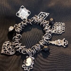 Vintage-Inspired Silver Charm Bracelet with Black Accents 5in Unisex Piece.